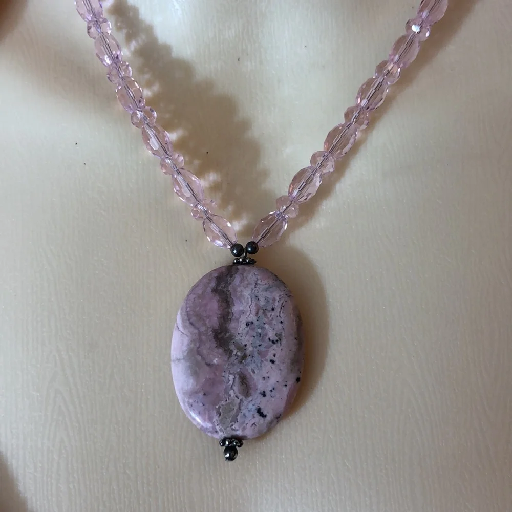 Pink crystal with stone pendant necklace - Picture 4 of 8